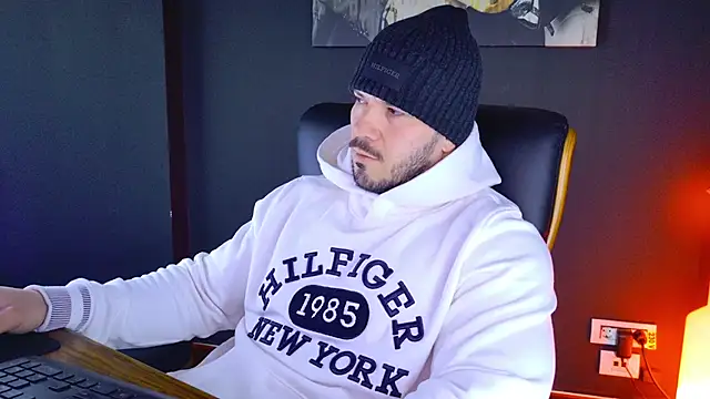 Snapshot of AngeloEric chatting on 28, 1, 2025 AngeloEric online show from 28, 1, 2025