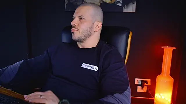 Snapshot of AngeloEric chatting on 14, 2, 2025 AngeloEric online show from 14, 2, 2025