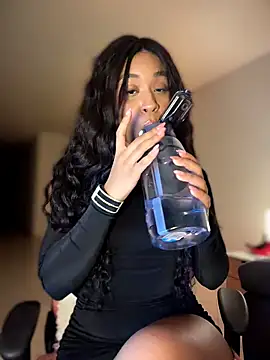 bella  honey online show from 28, 2, 2026