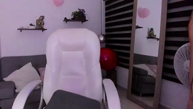 Snapshot of zoe_turnner_18 chatting on 23, 11, 2025 zoe turnner 18 online show from 23, 11, 2025