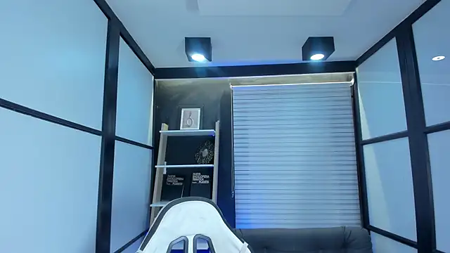 lilithTeen1  online show from 11, 3, 2025