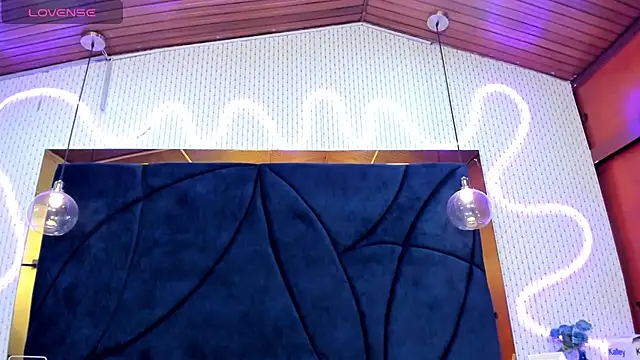 LARISSAEVANS online show from 20, 2, 2025