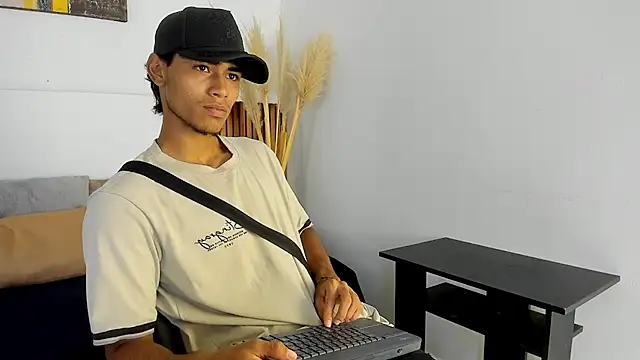 Snapshot of zander_2120 chatting on 25, 9, 2025 zander 2120 online show from 25, 9, 2025