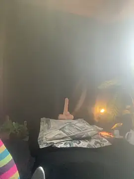 laye19 online show from 19, 10, 2025