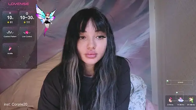 Snapshot of Coralie20_ chatting on 8, 11, 2025 Coralie20 online show from 8, 11, 2025