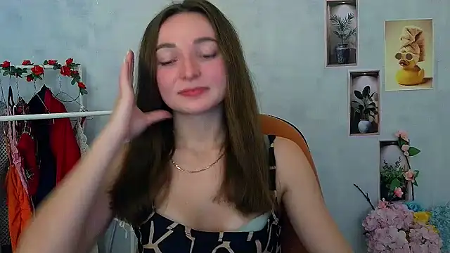  Barbie Kiss  online show from 1, 12, 2025