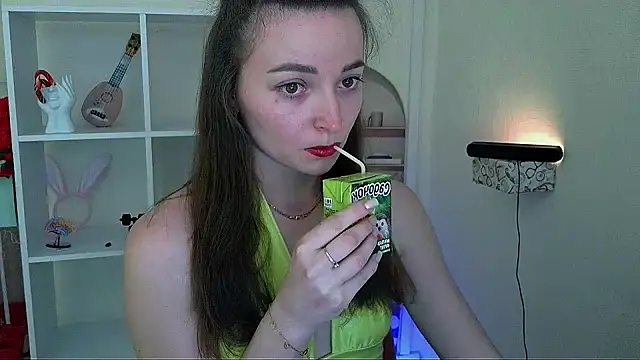  Barbie Kiss  online show from 25, 5, 2026