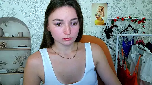  Barbie Kiss  online show from 15, 10, 2025