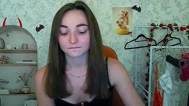  Barbie Kiss  online show from 4, 11, 2025