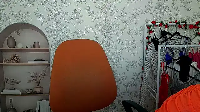  Barbie Kiss  online show from 13, 9, 2025