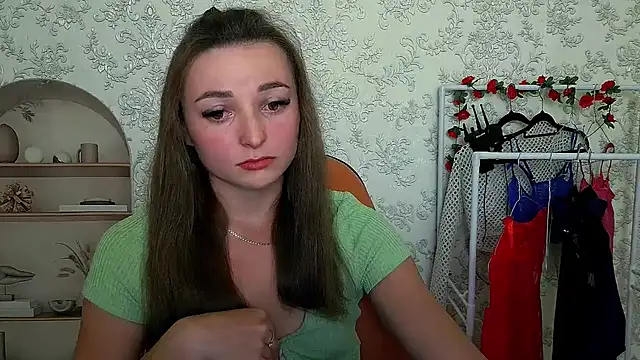  Barbie Kiss  online show from 2, 10, 2025