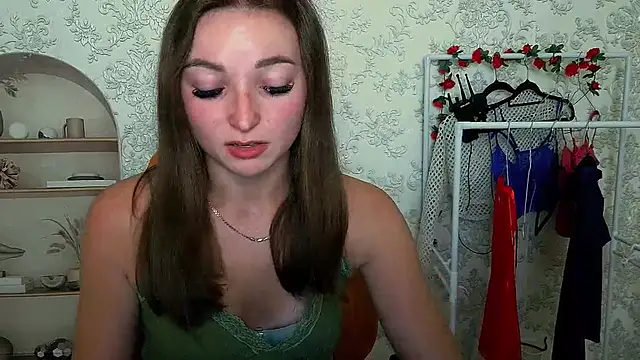  Barbie Kiss  online show from 25, 9, 2025