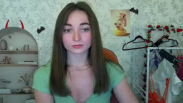  Barbie Kiss  online show from 2, 11, 2025