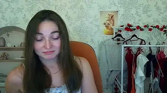  Barbie Kiss  online show from 9, 11, 2025