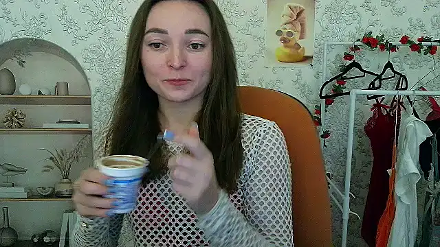  Barbie Kiss  online show from 13, 11, 2025