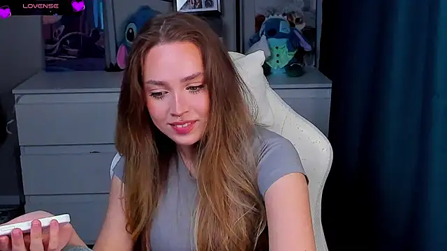 YaraKroft  online show from 7, 5, 2026