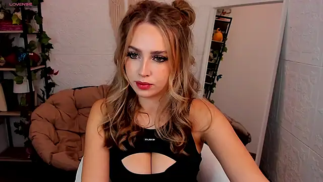 Snapshot of YaraKroft_ chatting on 19, 2, 2025 YaraKroft online show from 19, 2, 2025