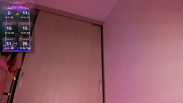 CoralineKam1 online show from 23, 9, 2025