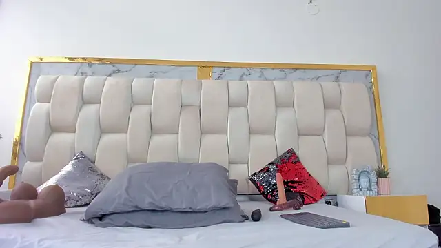 Hanna lens online show from 6, 3, 2026