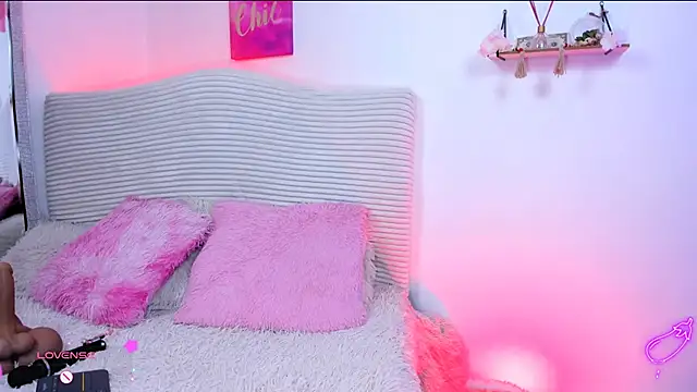 tiffanyconnor online show from 24, 4, 2026