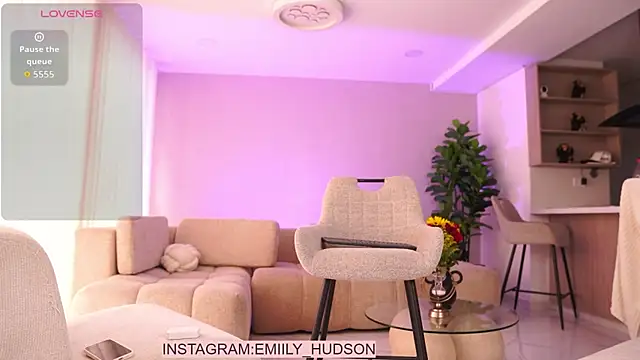 emily huddson  online show from 17, 5, 2026