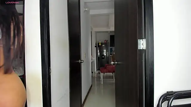 emily huddson  online show from 17, 2, 2025