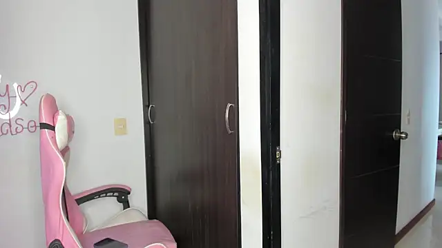 emily huddson  online show from 16, 12, 2024