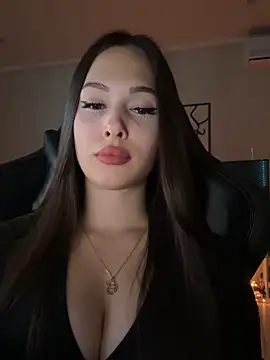 EricaWalls online show from 8, 9, 2025