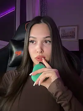 EricaWalls online show from 23, 11, 2025