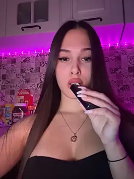 EricaWalls online show from 13, 3, 2025