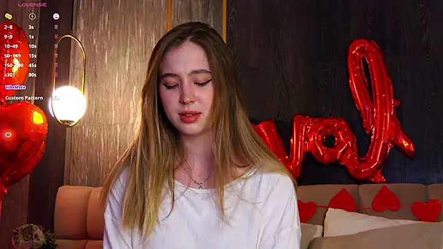 LoraineLuff online show from 16, 2, 2025