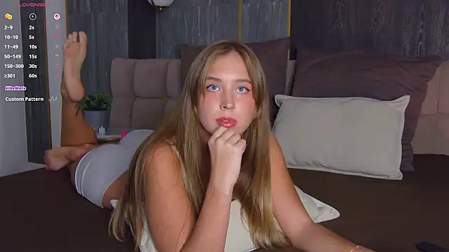 LoraineLuff online show from 4, 3, 2026