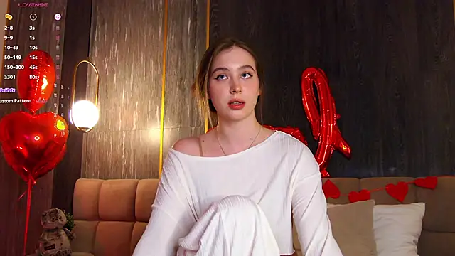 LoraineLuff online show from 16, 2, 2025