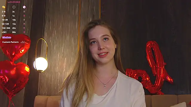 LoraineLuff online show from 21, 2, 2025