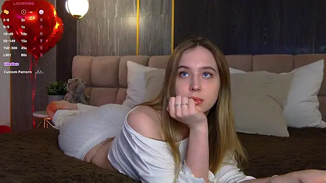 LoraineLuff online show from 23, 2, 2025