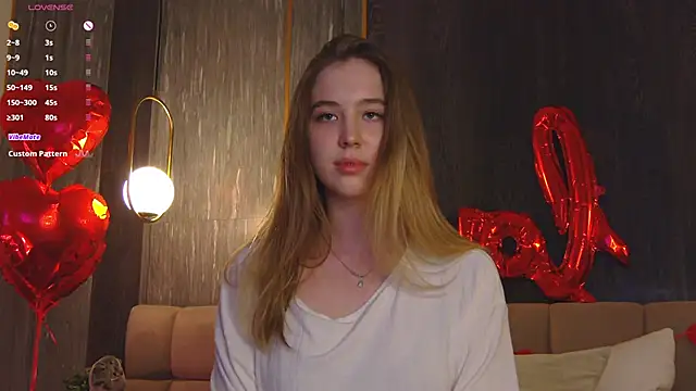 LoraineLuff online show from 21, 2, 2025