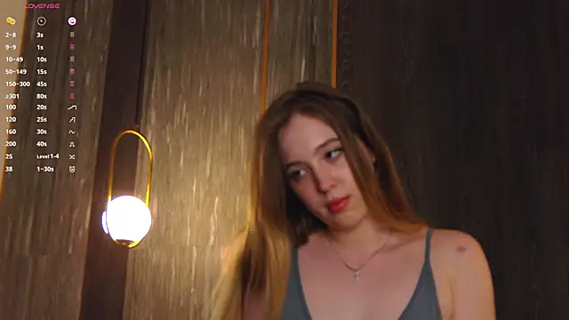 LoraineLuff online show from 10, 2, 2025