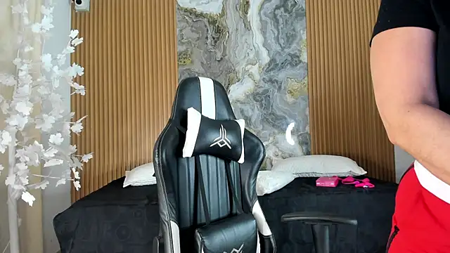 Danna topless online show from 13, 5, 2026