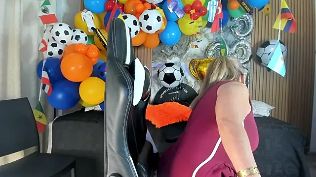 Danna topless online show from 11, 7, 2026