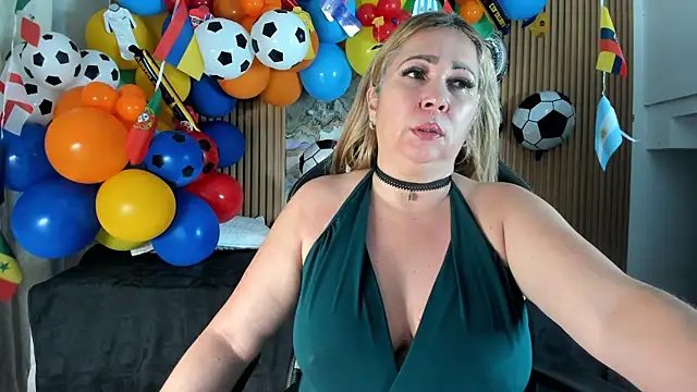 Danna topless online show from 30, 6, 2026