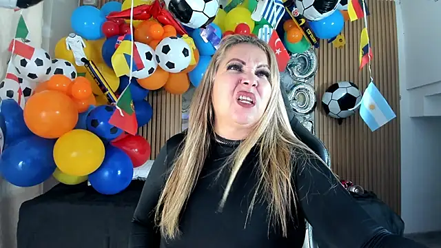 Danna topless online show from 19, 6, 2026
