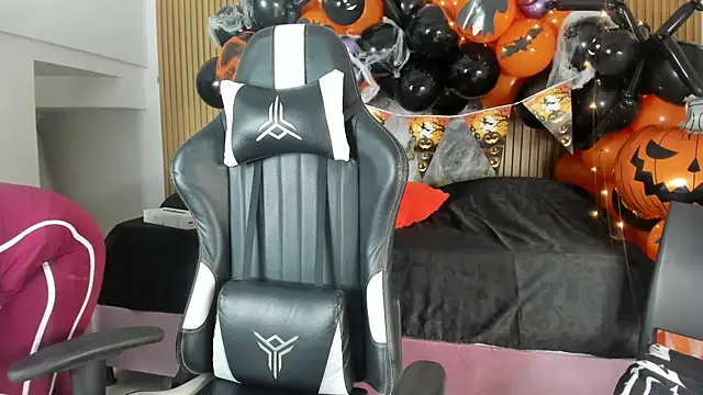 Danna topless online show from 22, 10, 2025