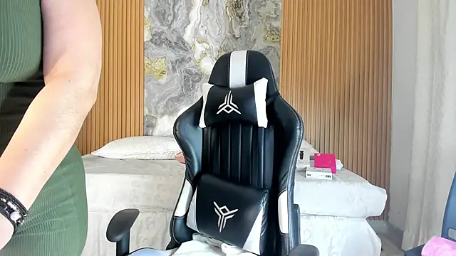 Danna topless online show from 2, 12, 2025