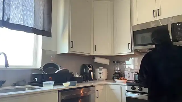 Snapshot of londonsfantasy chatting on 10, 4, 2026 londonsfantasy online show from 10, 4, 2026