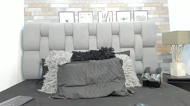 KariinaTaylor online show from 9, 3, 2026