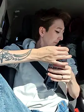 lovelylucyy online show from 2, 10, 2025