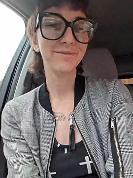 lovelylucyy online show from 21, 12, 2025