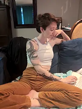 lovelylucyy online show from 25, 9, 2025