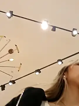 rachellboom online show from 25, 2, 2025