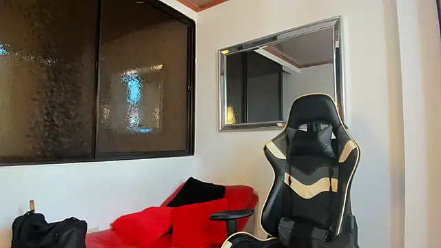 Snapshot of julian_wallace chatting on 28, 2, 2026 julian wallace online show from 28, 2, 2026